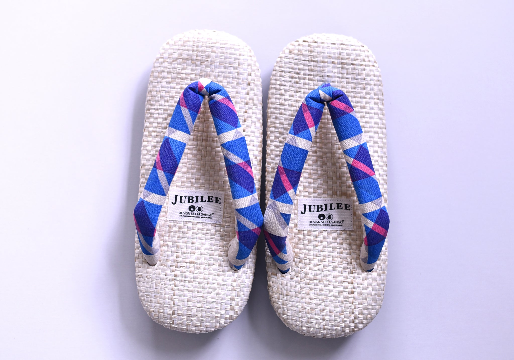 ふるさと納税 ファッション 奈良県 三郷町 DESIGN SETTA SANGO NEO JAPONISM NATTOU WHITE ／ makumo Mサイズ Mサイズ DESIGN SETTA SANGO（デザイン雪駄）｜おみやげ｜いざいざ奈良