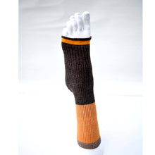 Load image into Gallery viewer, Socks --brown
